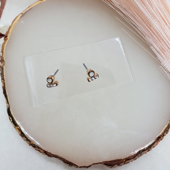 🤑 BUNDLE TO SAVE 🤑 Torrid Opalescent & White Crystal Dainty Stud Earrings - Picture 1 of 5